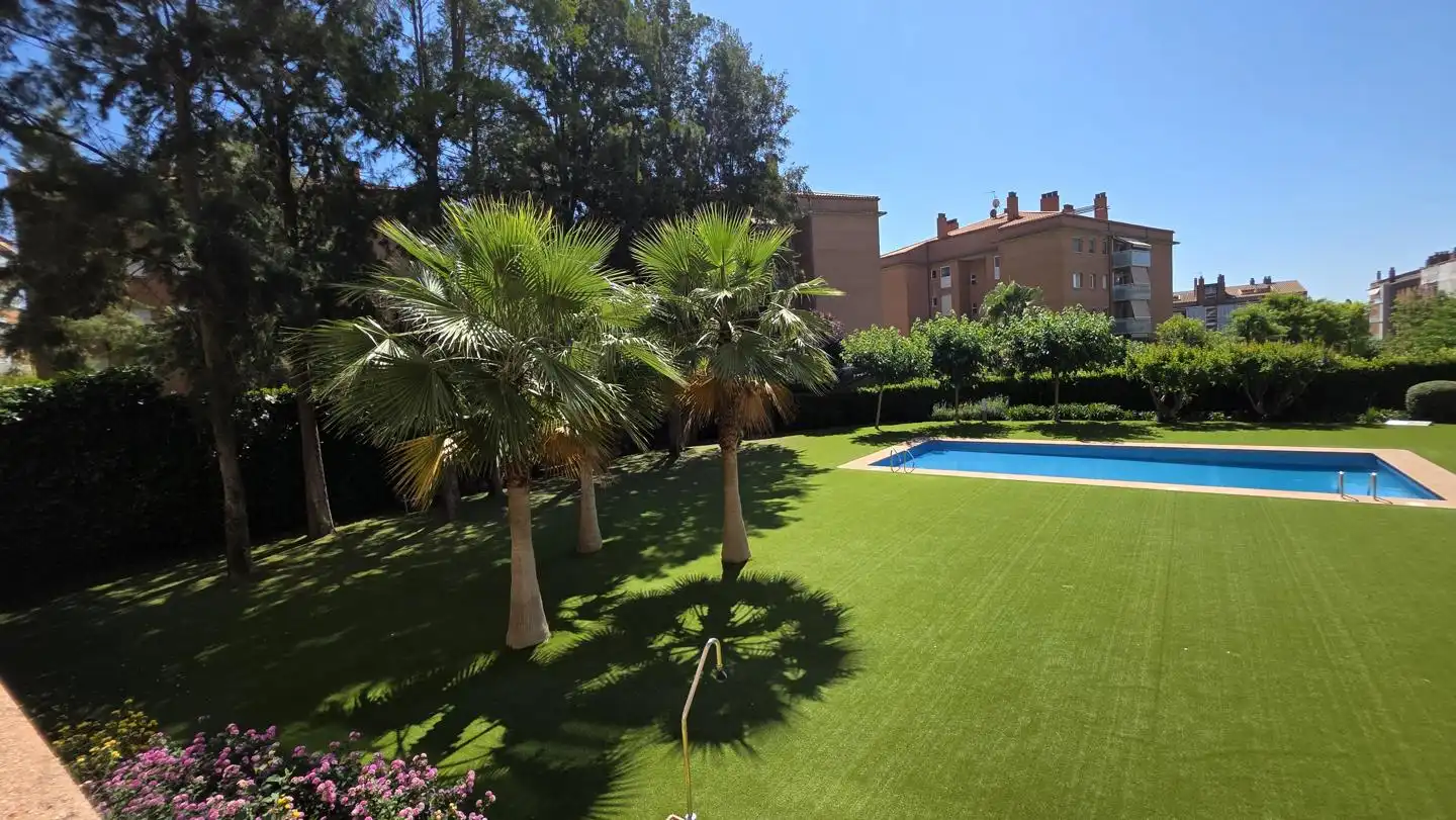 Garden of Ground floor for sale in Castelldefels  with Air Conditioner, Terrace and Storage room