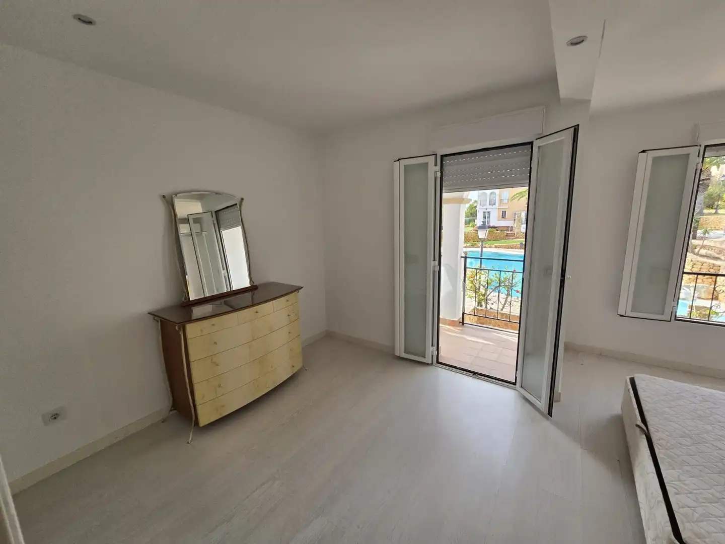 Bungalow con piscina in affitto a Golf Bahía, imagen 13