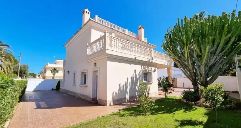 Houses for sale in Cabo Roig
