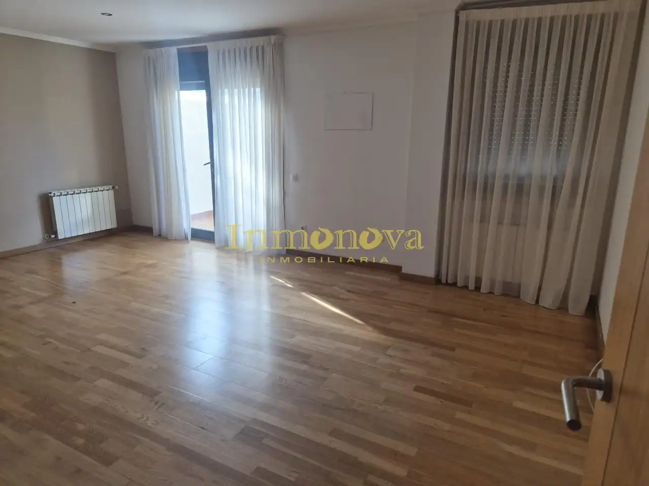 Sala d'estar de Casa adosada en venda en A Merca   amb Calefacció, Jardí privat i Terrassa