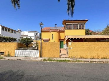 Villa avec jardin à vendre à Calle Tabaiba 20