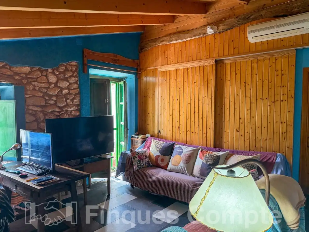 Sala d'estar de Finca rústica en venda en El Vendrell amb Aire condicionat, Calefacció i Jardí privat