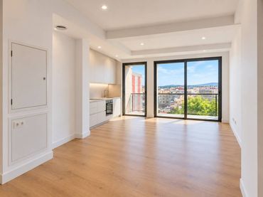 Attico con balcone in vendita a Avenida Barberà