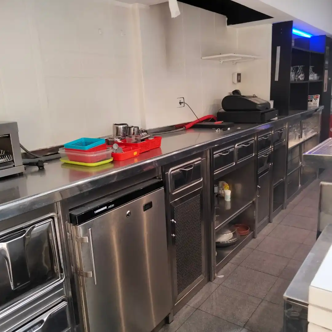 Cuina de Local en venda en Erandio amb Aire condicionat, Terrassa i Moblat