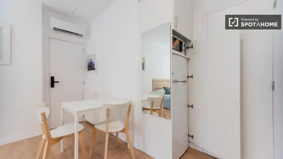 Habitación de Piso de alquiler en Valencia con Aire acondicionado, Calefacción y Amueblado