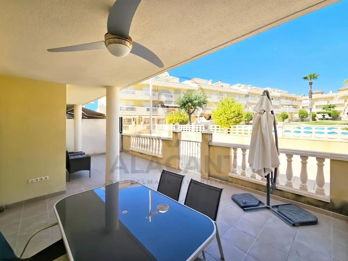 Terraza de Planta baja en venta en Santa Pola con Aire acondicionado, Calefacción y Jardín privado