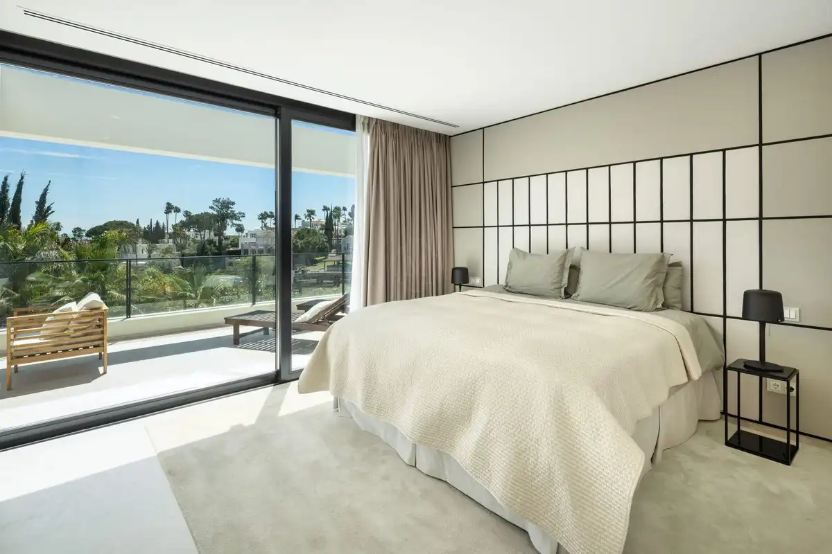 Dormitori de Casa o xalet de lloguer en Marbella amb Aire condicionat, Jardí privat i Terrassa
