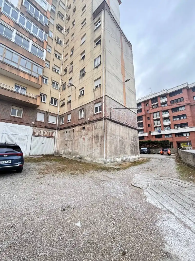 Parking de Local en venta en Santander