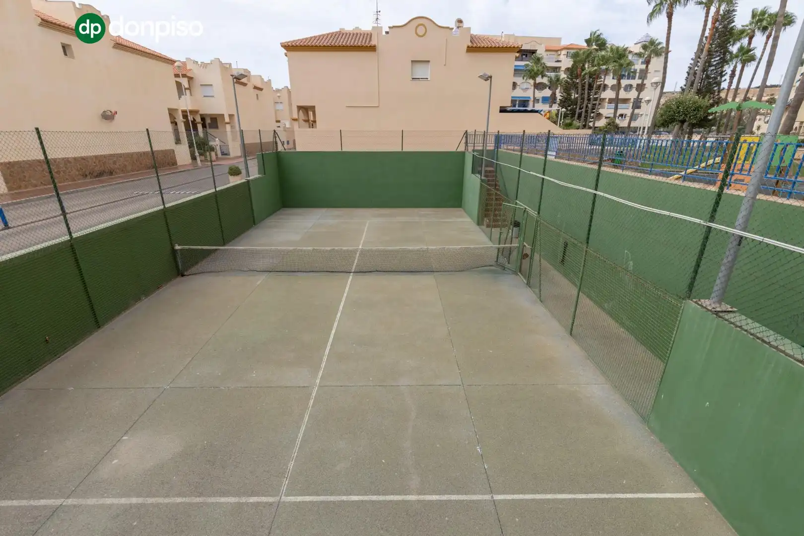 Vista exterior de Piso en venta en El Ejido con Piscina comunitaria