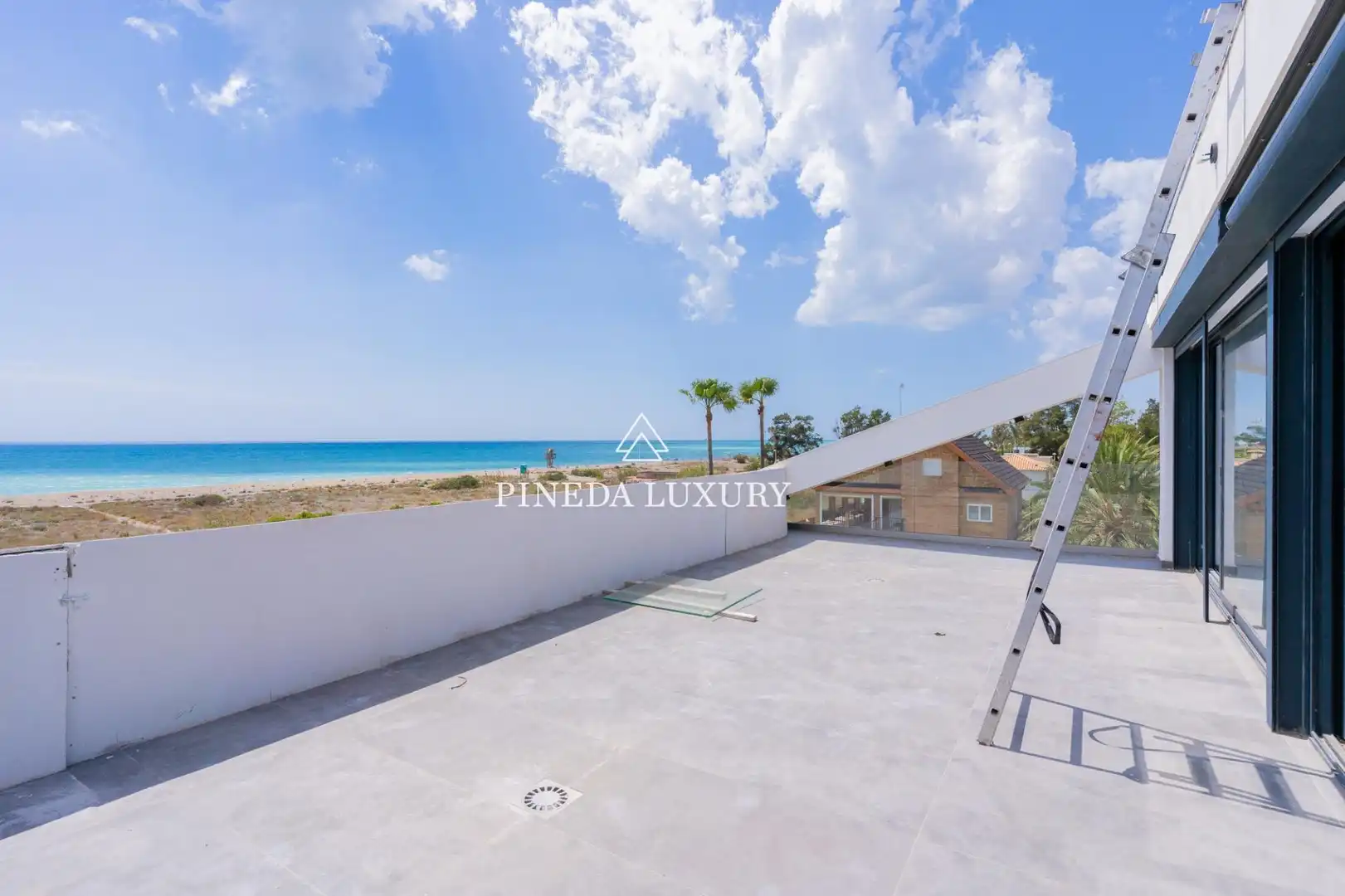 Houses for sale in Calle Sagunto, Corinto - Almarda