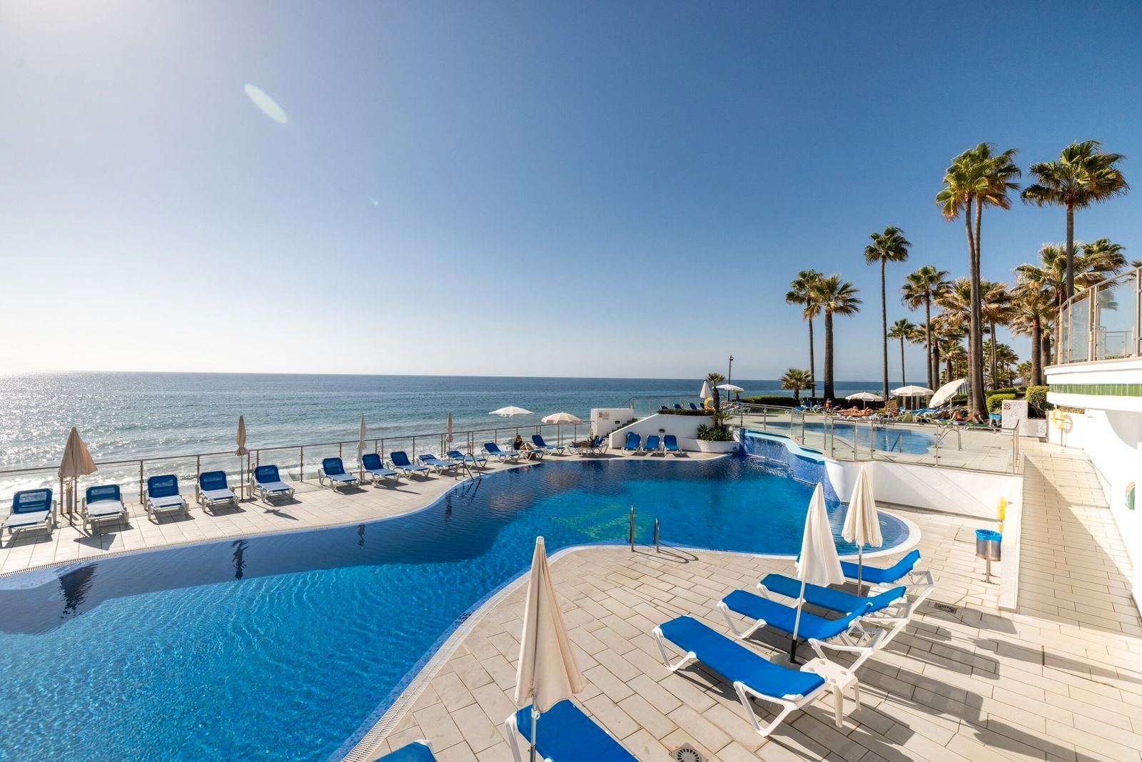 Swimming pool of Flat for sale in Estepona  with Air Conditioner, Terrace and Furnished