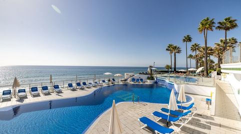 Inversión Inmejorable: Ático Renovado a Pie de Playa en la Nueva Milla de Oro