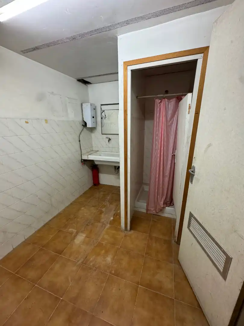 Gewerbefläche zum Verkauf in Carrer Abat Llort 6, imagen 6
