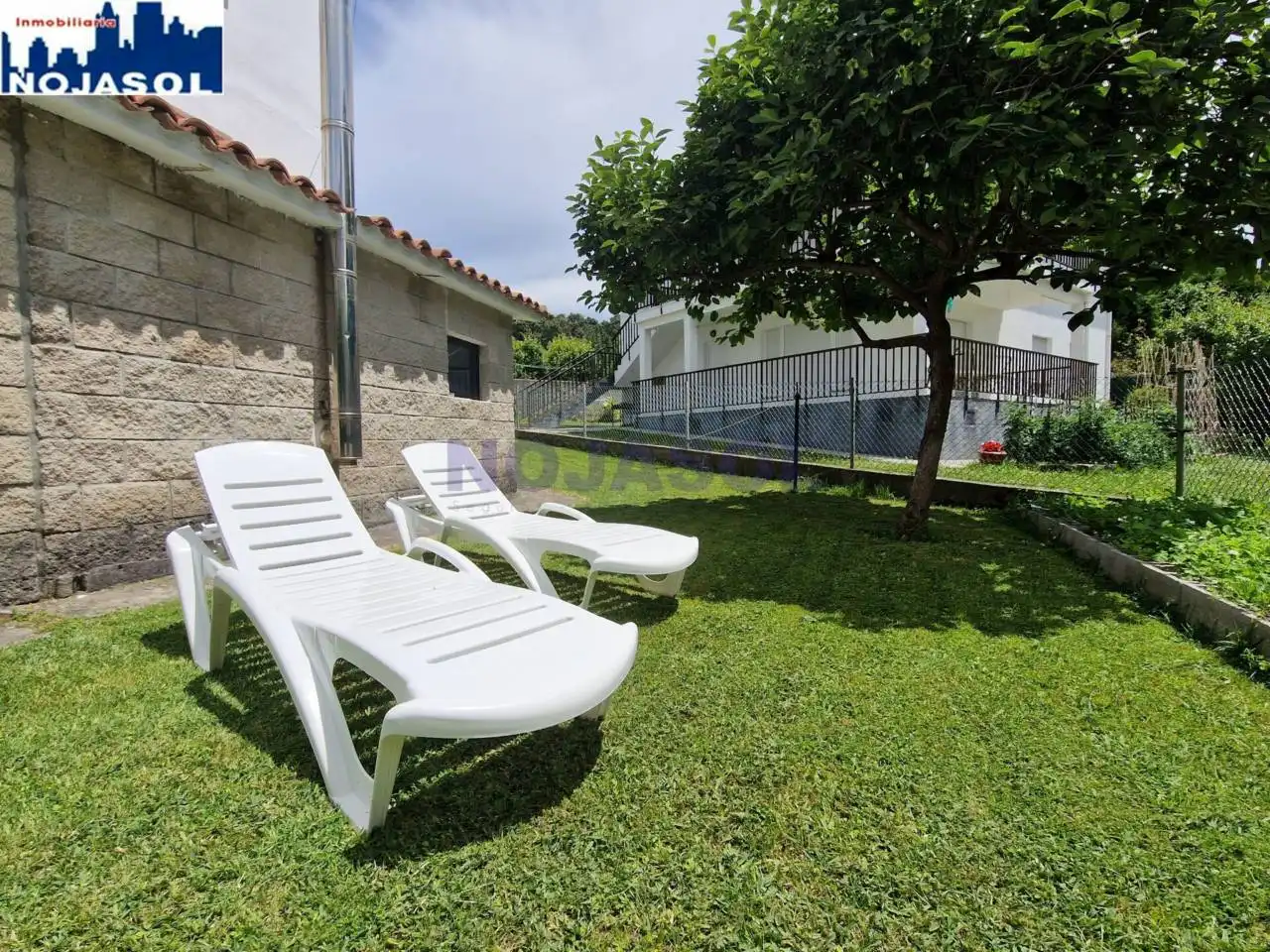 Garten von Einfamilien-Reihenhaus zur Miete in Noja mit Heizung, Privatgarten und Terrasse
