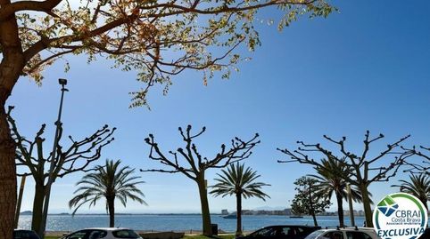 En venta apartamento reformado 2 dormitorios en el centro de Roses a 50m del mar