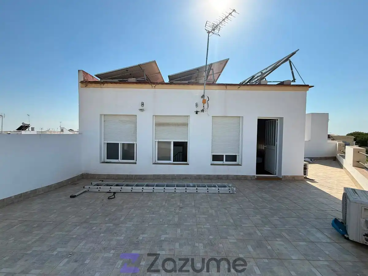 Exterior view of Flat for rent in Fuentes de Andalucía  with Air Conditioner, Heating and Terrace