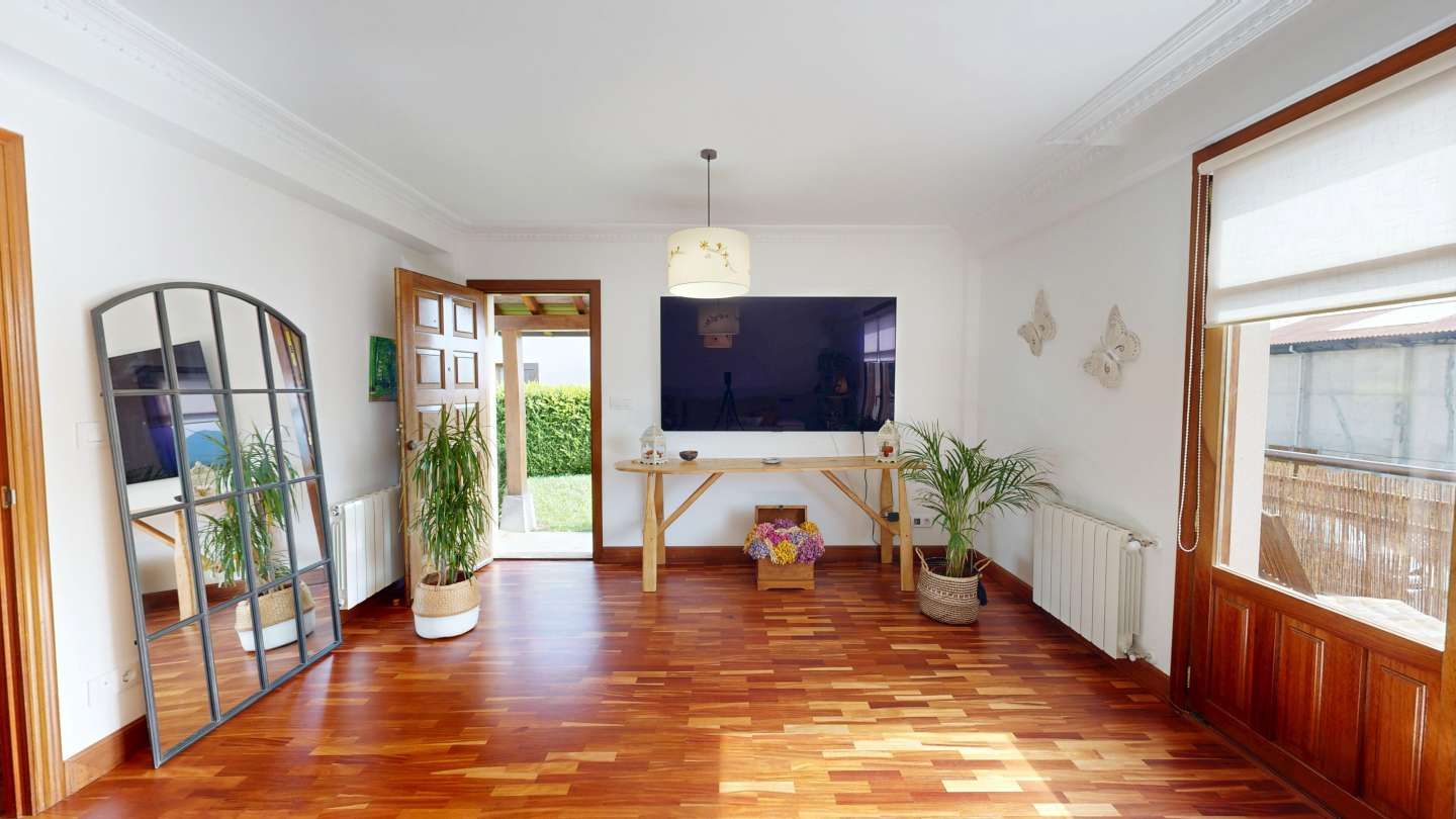 Sala d'estar de Casa adosada en venda en Hernialde amb Calefacció, Jardí privat i Balcó