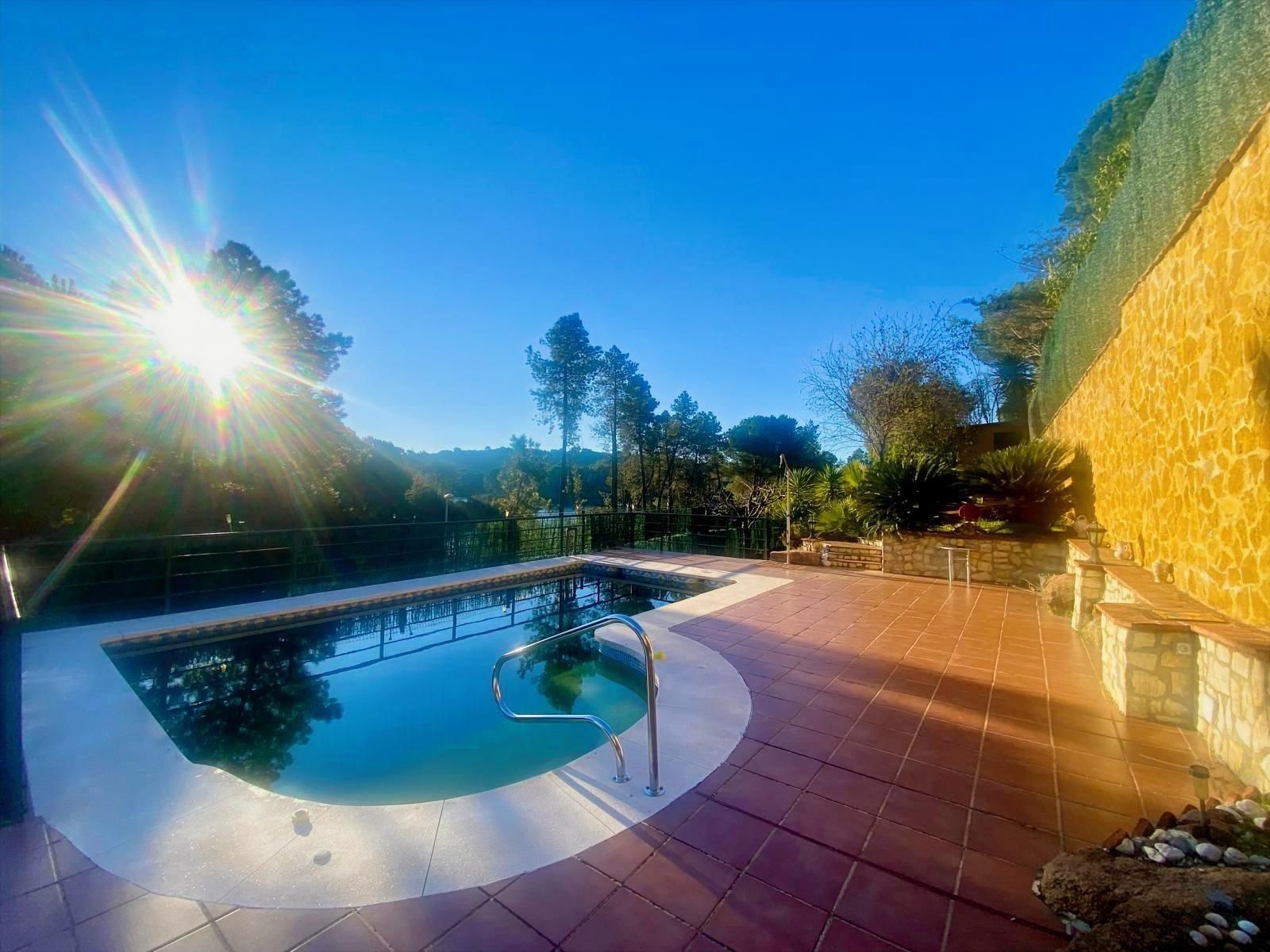 Piscina de Casa adosada en venta en  Córdoba Capital con Aire acondicionado, Jardín privado y Piscina