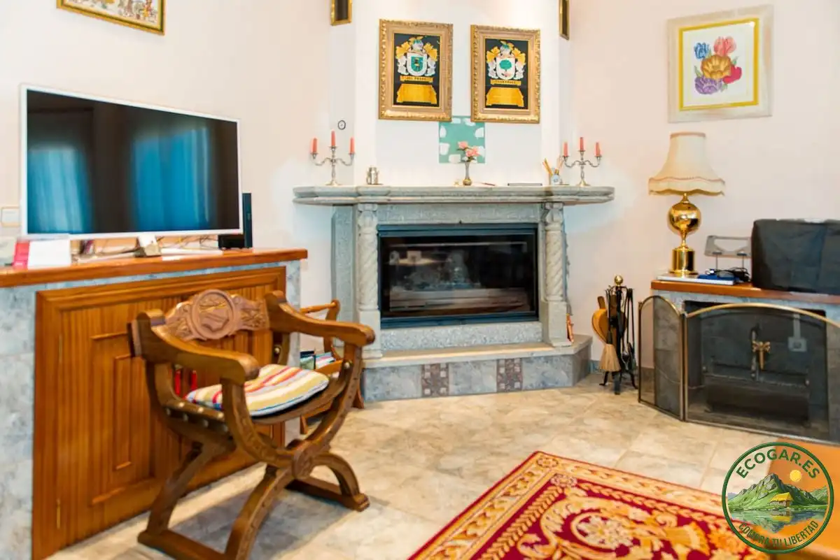 Sala d'estar de Casa o xalet en venda en Torre del Bierzo amb Aire condicionat, Calefacció i Jardí privat