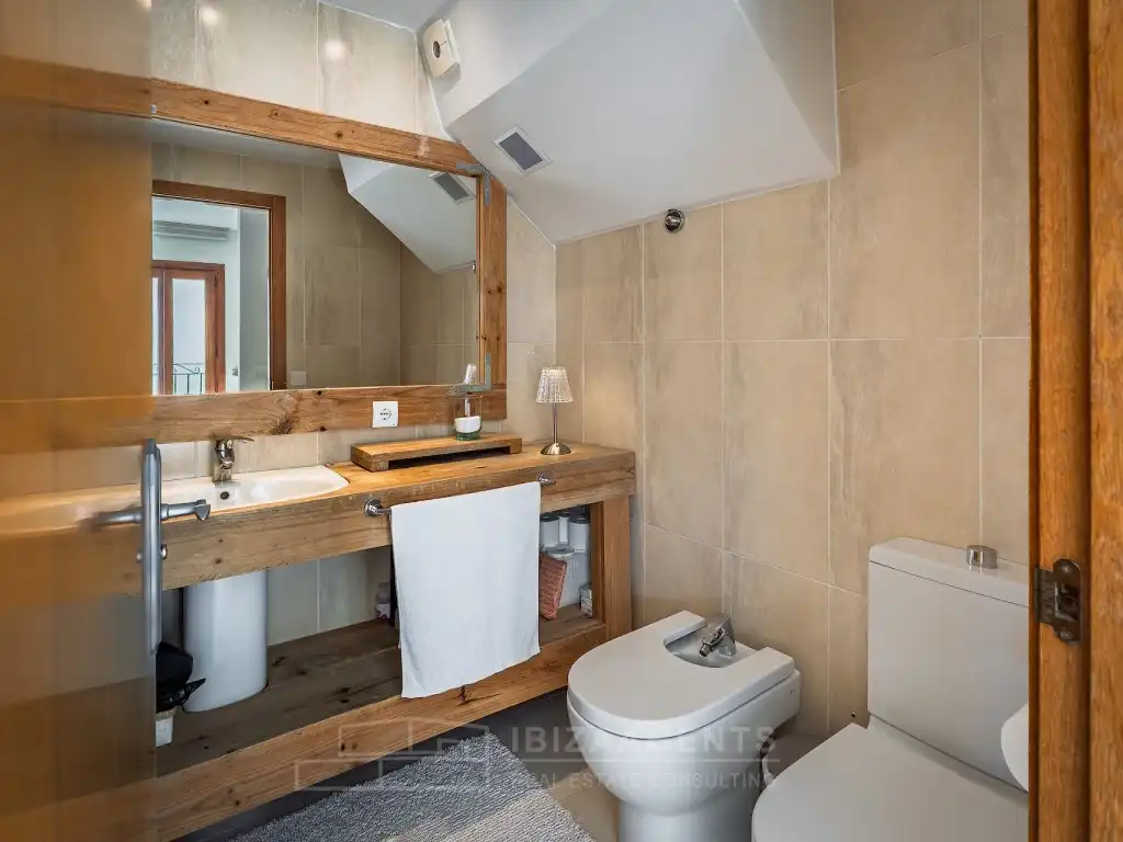 Bany de Apartament en venda en Sant Antoni de Portmany amb Aire condicionat, Rentadora i TV