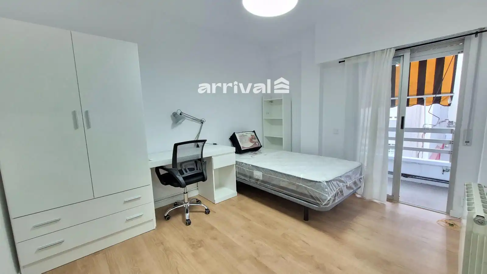 Schlafzimmer von Wohnung zur untervermieten in Valencia mit Heizung, Terrasse und Möbliert