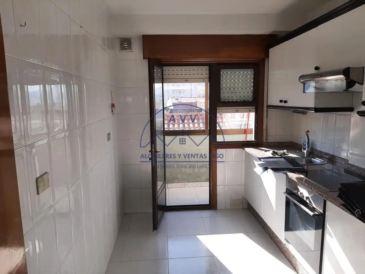 Kitchen of Flat for rent in Vigo   with Parquet flooring