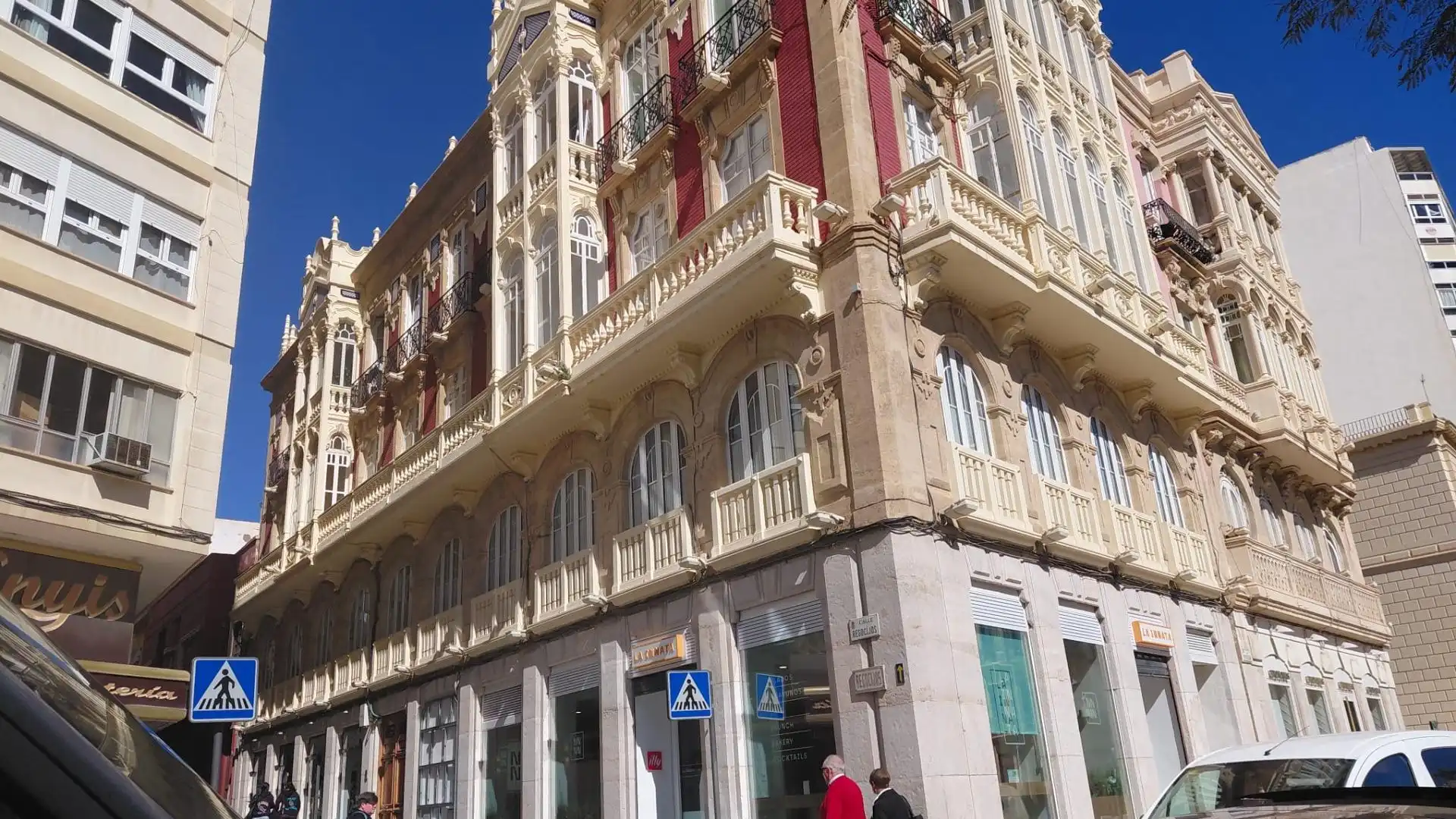 Vista exterior de Local en venta en  Almería Capital