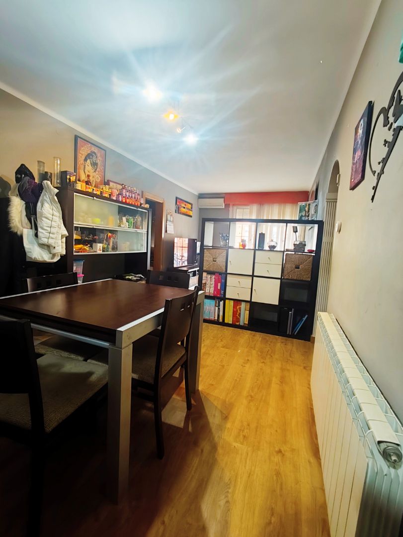 Flat for sale in Abrera  with Air Conditioner, Heating and Parquet flooring