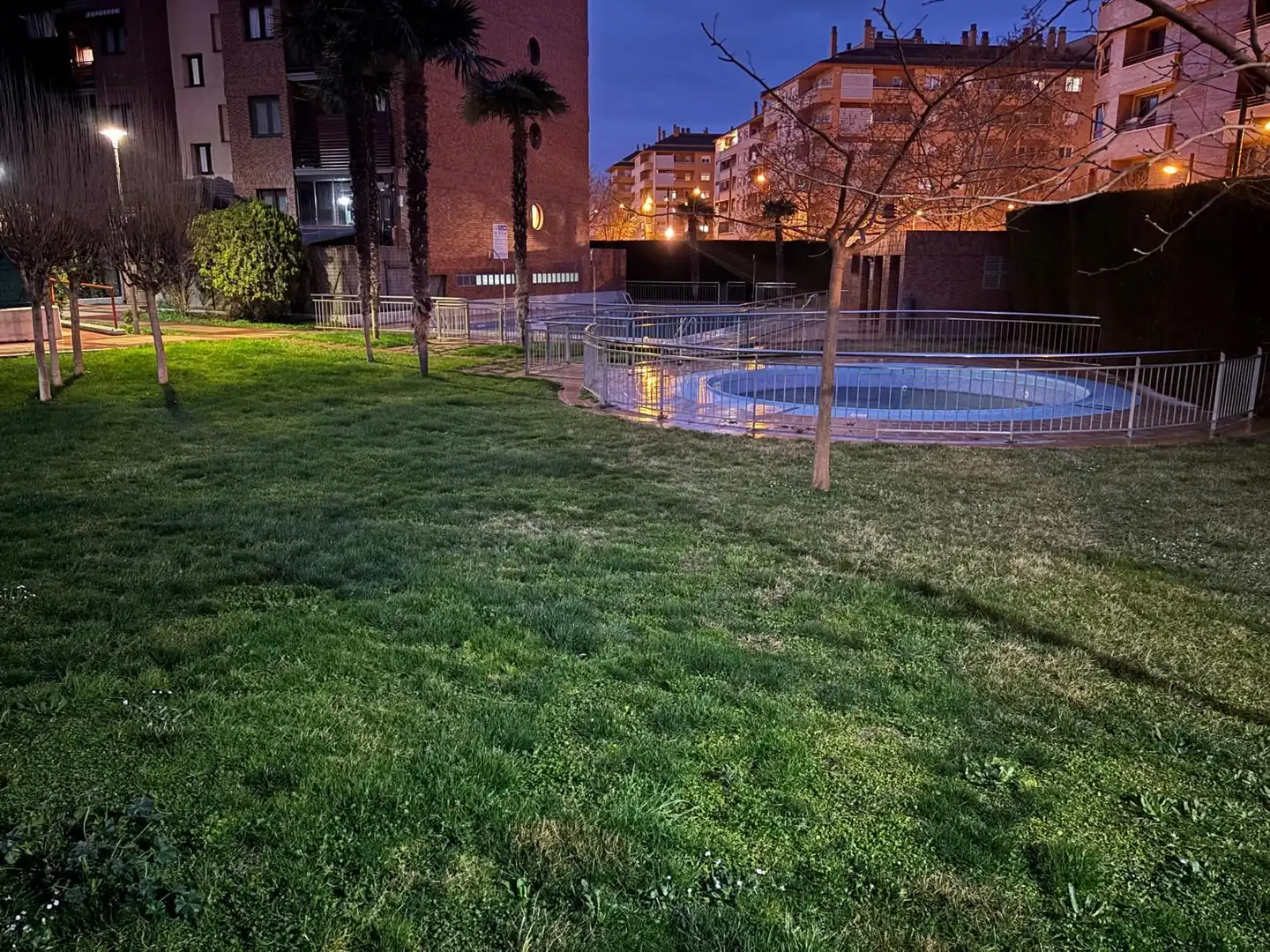 Swimming pool of Flat for sale in  Zaragoza Capital  with Air Conditioner, Terrace and Alarm