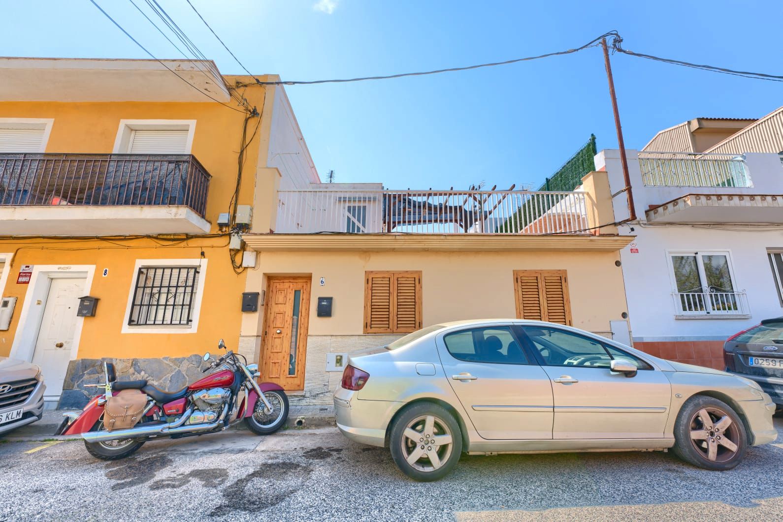 Exterior view of Single-family semi-detached for sale in Vilanova i la Geltrú  with Terrace, Storage room and Furnished