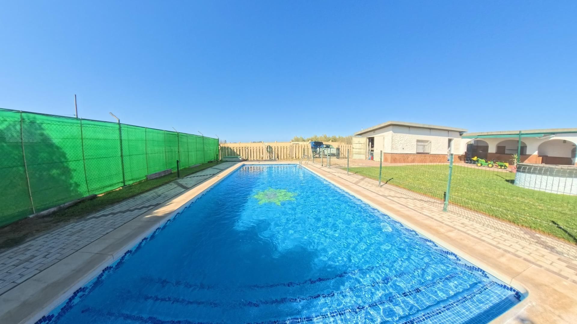 Piscina de Pis en venda en Rota amb Aire condicionat, Calefacció i Jardí privat