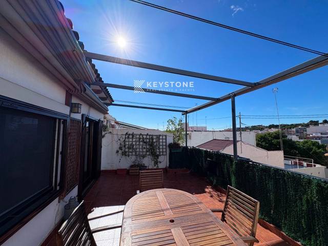 Ático en Alquiler en CALLE DE DONOSO CORTÉS, 28 en Carolinas Bajas