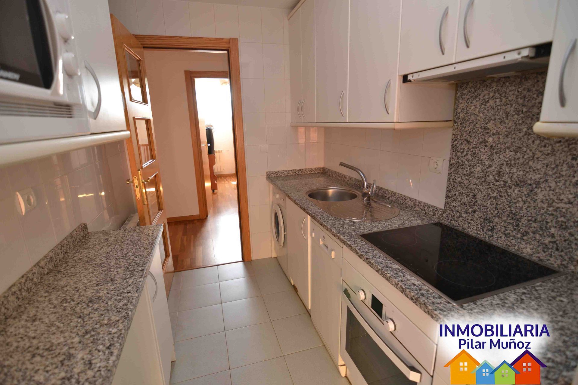 Cocina de Piso de alquiler en Ávila Capital con Calefacción, Terraza y Amueblado