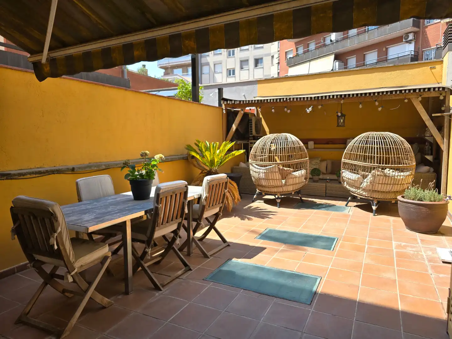 Adossat amb terrassa en venda a Carrer de Joanot Martorell