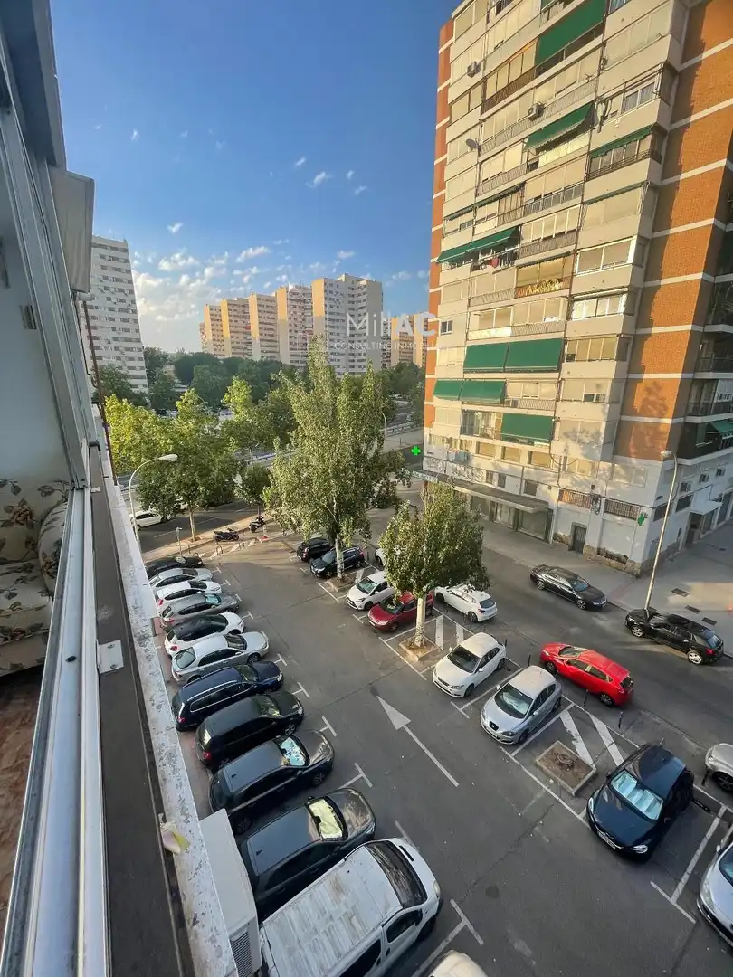 Parking de Piso de alquiler en Madrid con Terraza y Amueblado