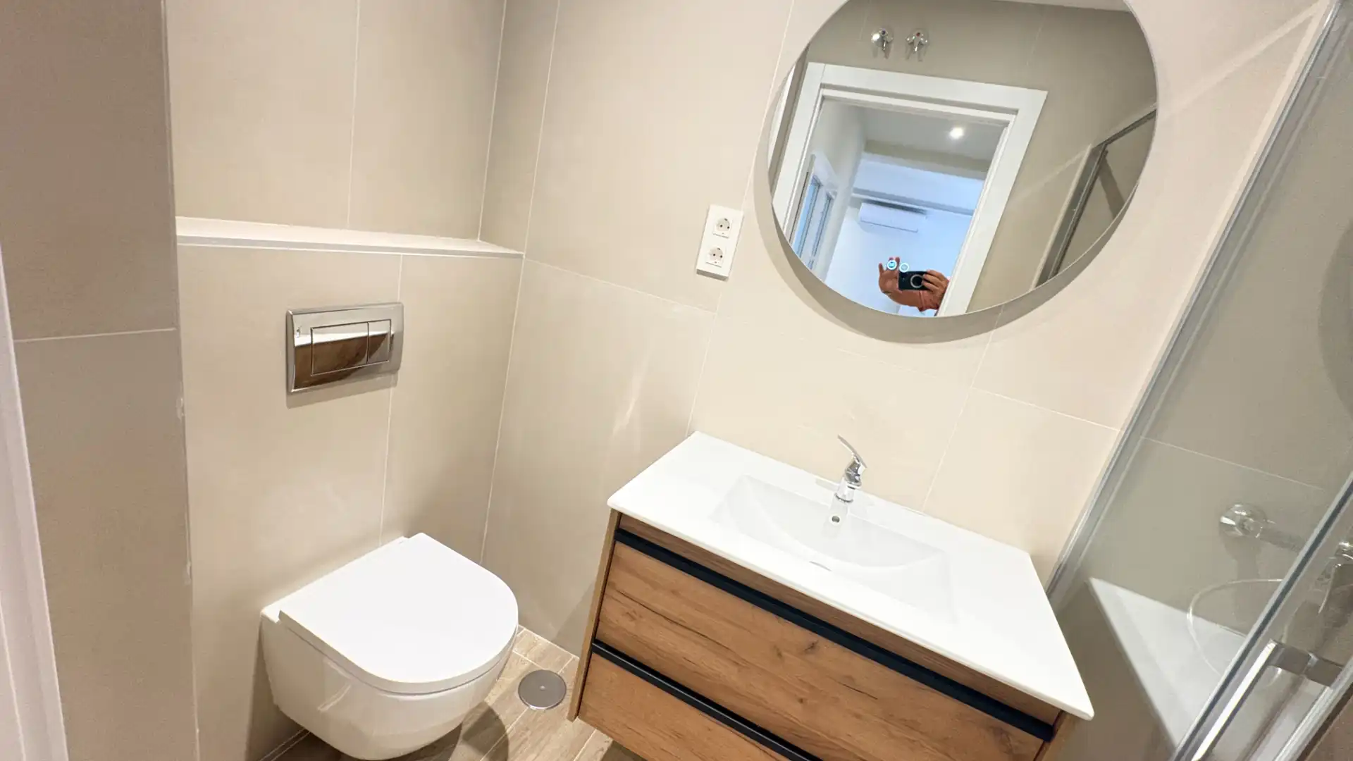 Bathroom of Study for sale in Málaga  with Air Conditioner, Heating and Oven
