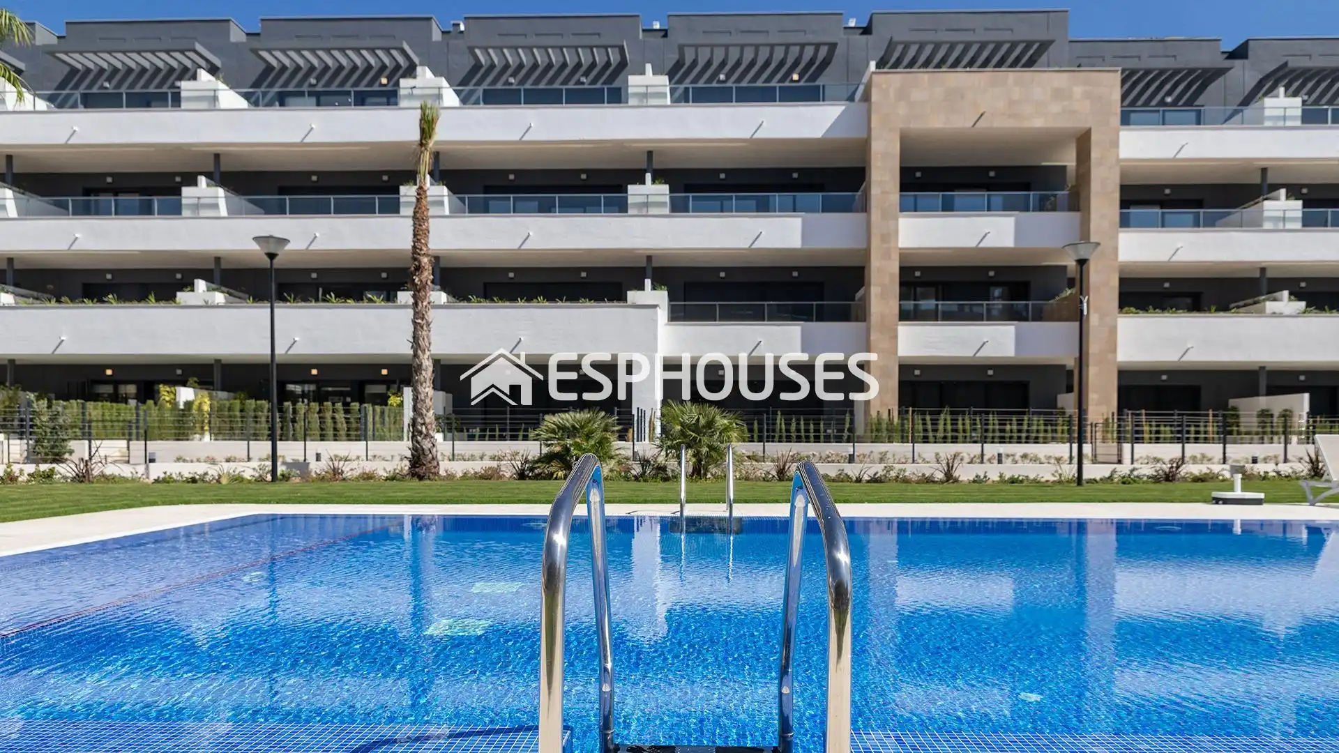 Vista exterior de Planta baixa en venda en Orihuela amb Terrassa, Traster i Balcó