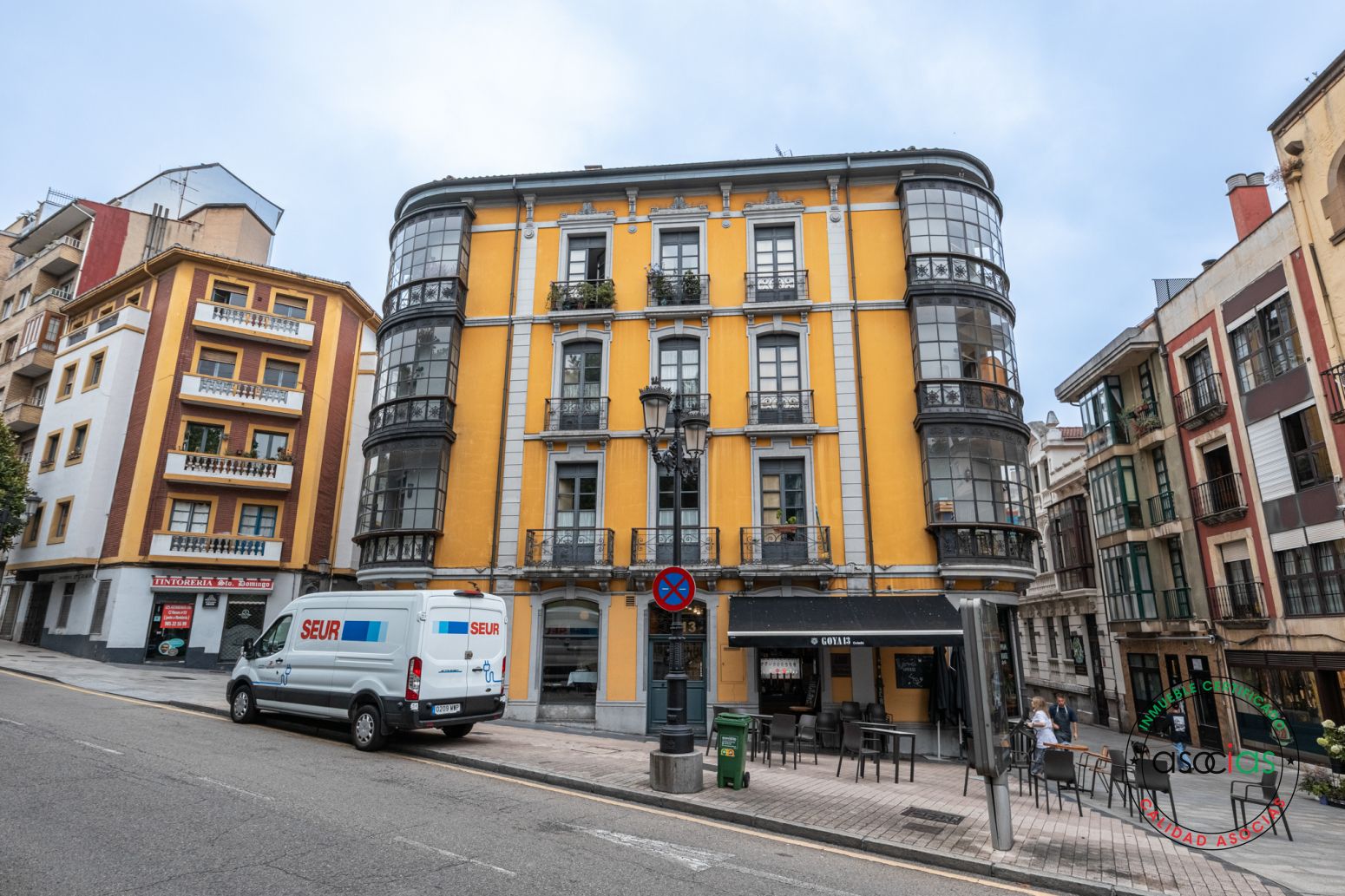 Vista exterior de Àtic en venda en Oviedo  amb Calefacció i Moblat