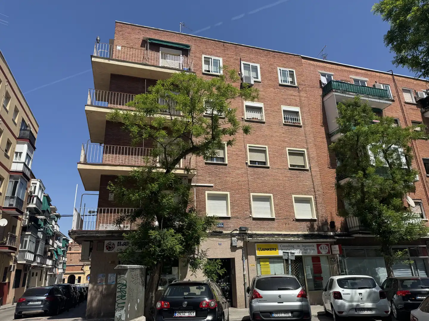 Vista exterior de Pis en venda en Madrid amb Calefacció i Terrassa