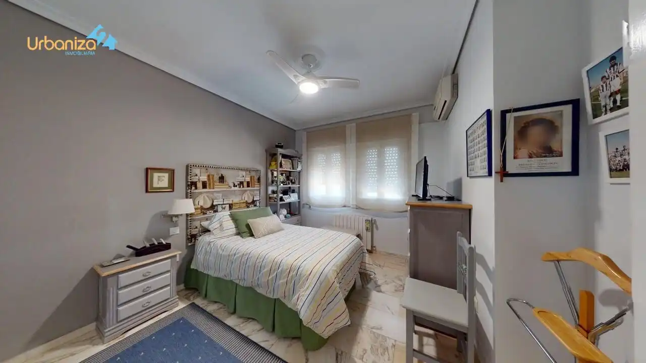 Habitación de Casa o chalet en venta en Badajoz con Aire acondicionado, Jardín privado y Terraza