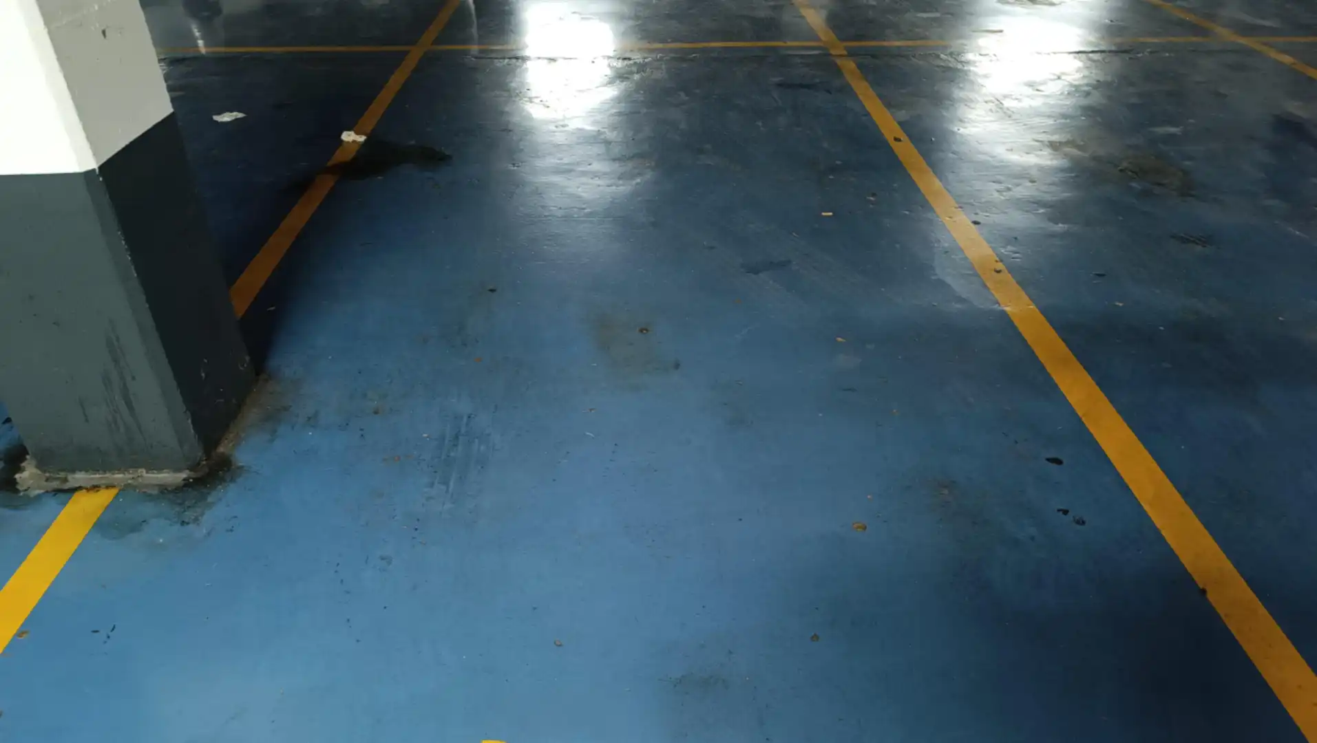 Parking of Flat for sale in Sevilla  with Air Conditioner, Storage room and Balcony