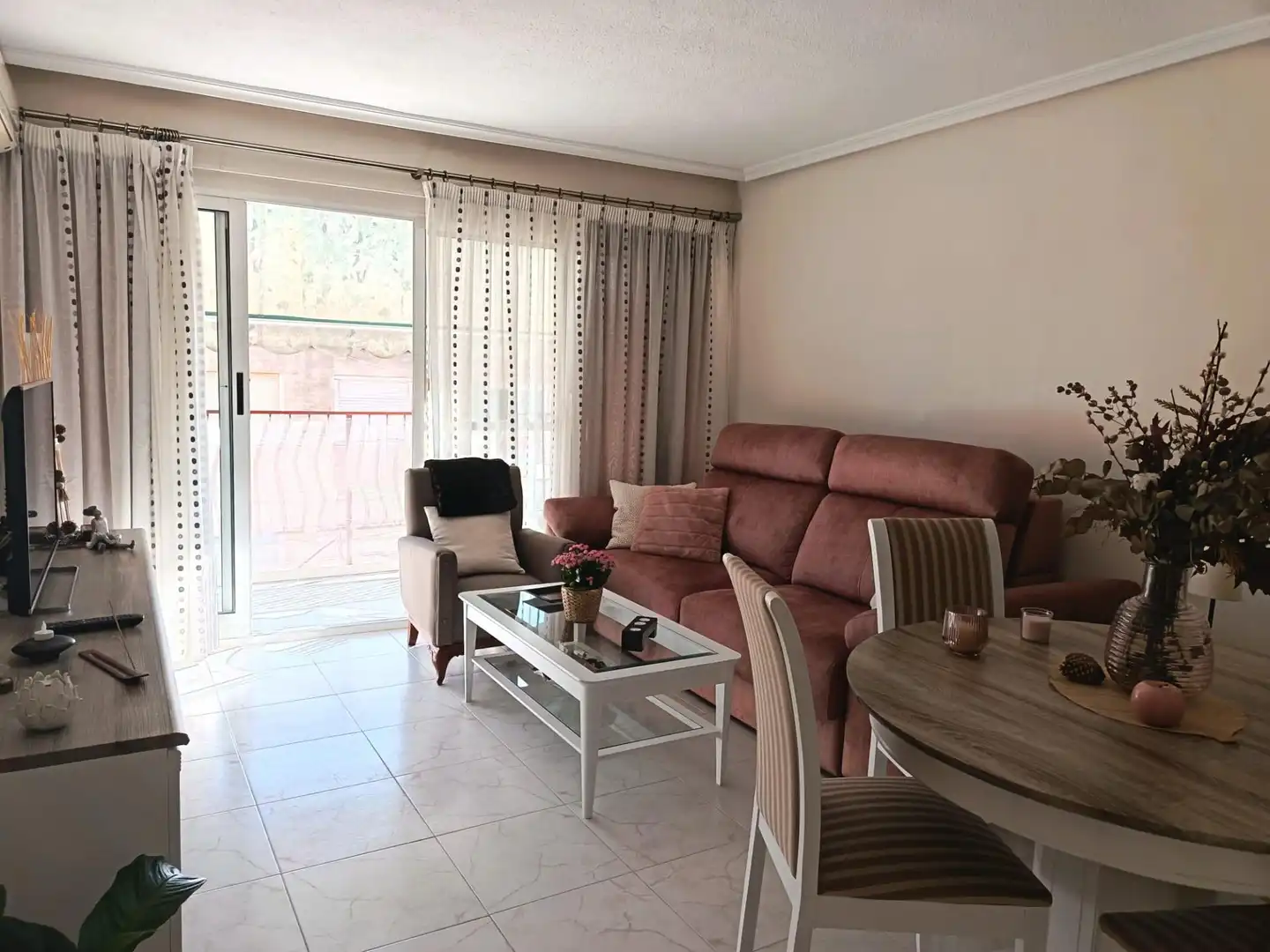 Sala d'estar de Pis en venda en Alicante / Alacant amb Aire condicionat, Jardí privat i Terrassa