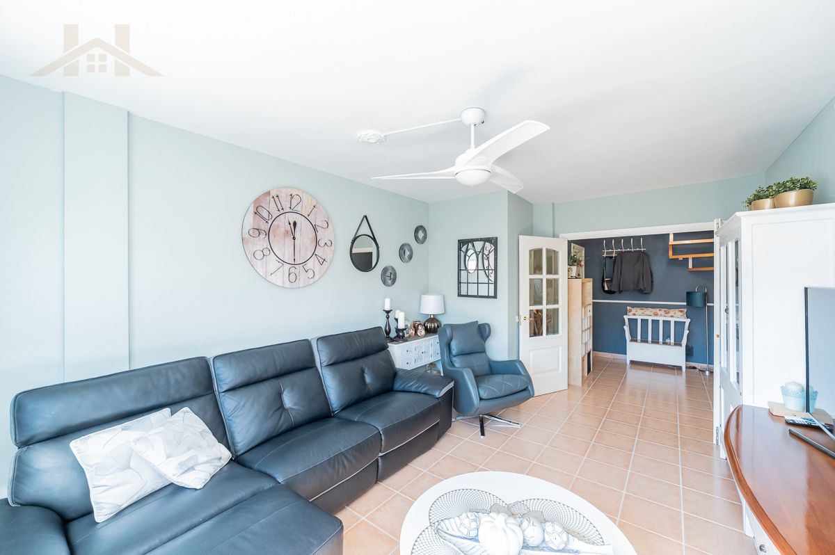 Living room of Duplex for sale in Villanueva del Pardillo  with Heating, Terrace and Storage room