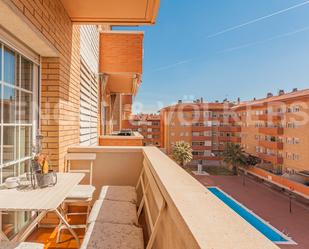 Vista exterior de Apartament en venda en Ripollet amb Aire condicionat, Piscina i Balcó