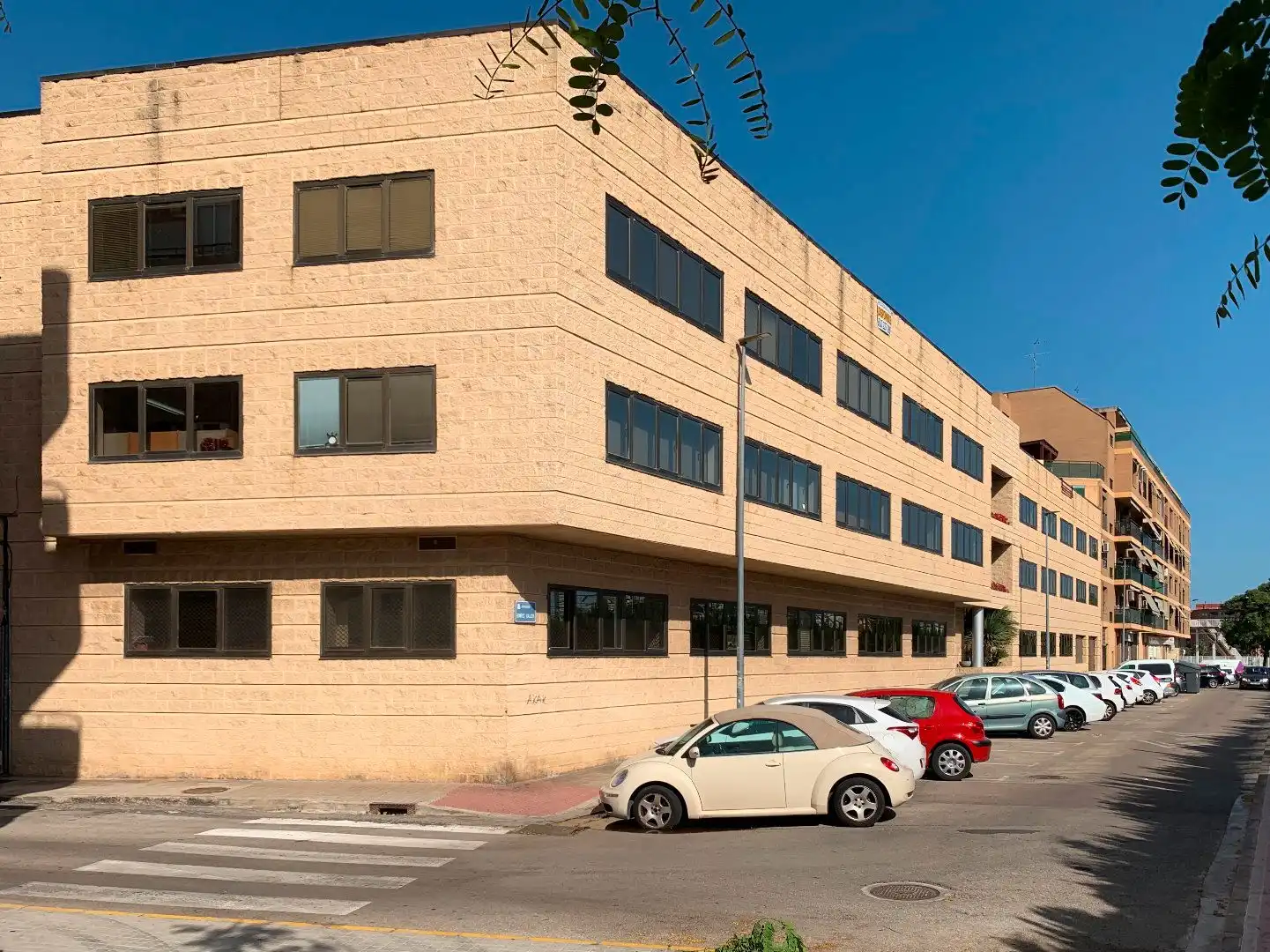 Oficina de alquiler en Avinguda Enric Valor, 3, El Castell
