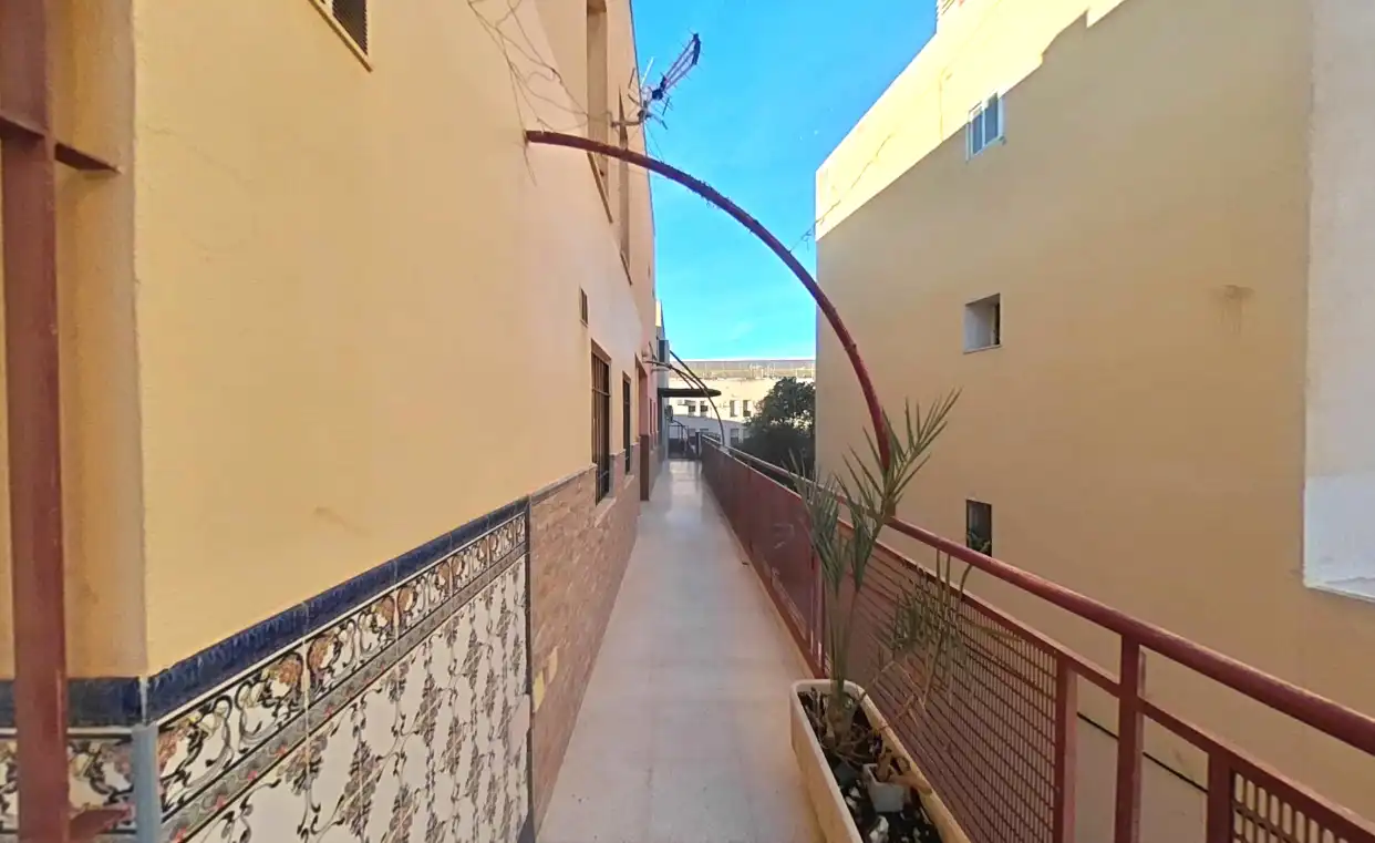 Vista exterior de Piso en venta en Almería