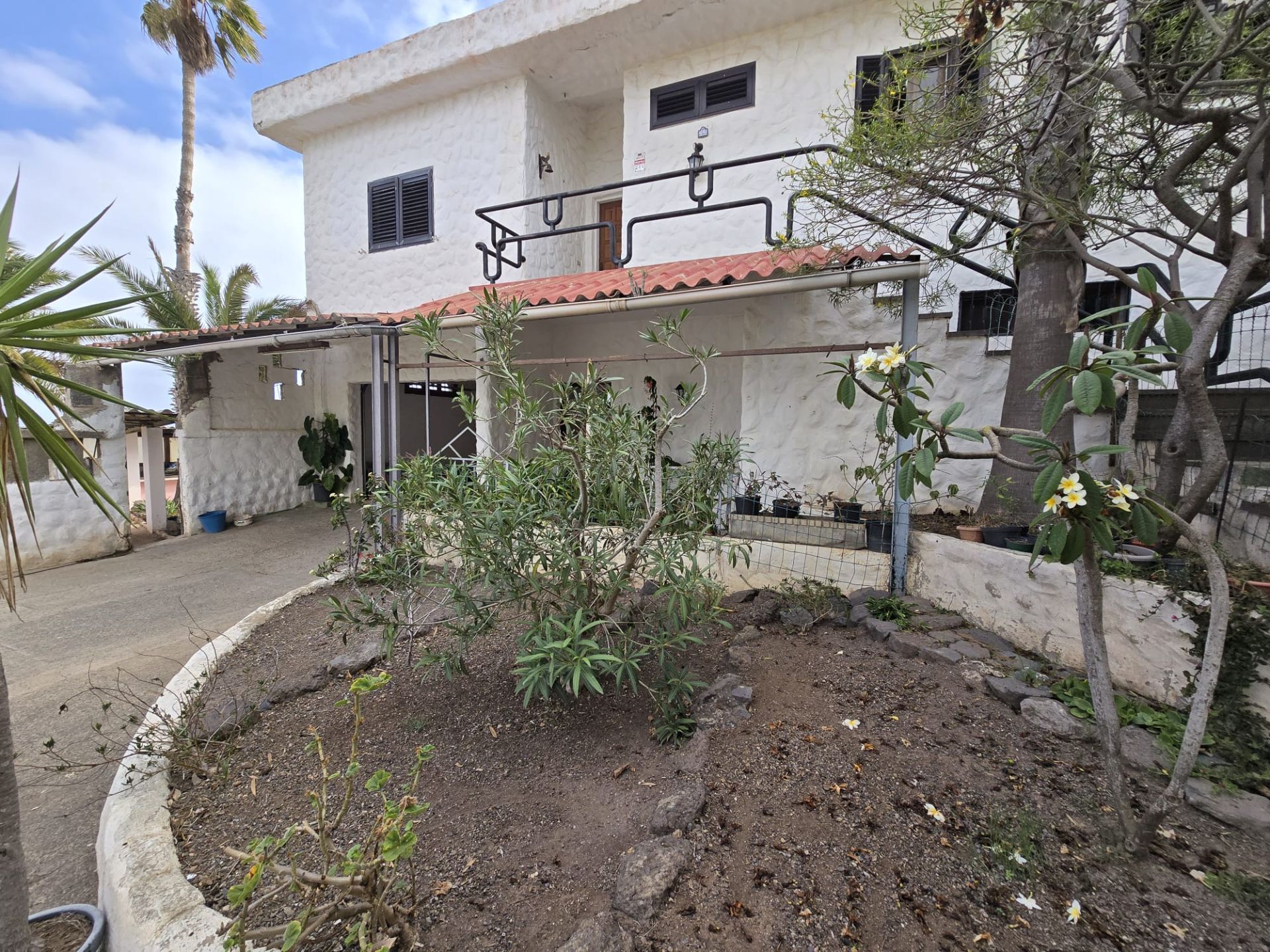 Vista exterior de Casa o xalet en venda en Arucas amb Jardí privat i Terrassa