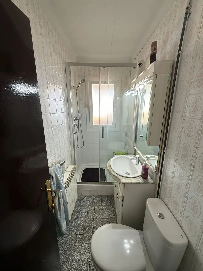 Baño de Ático en venta en L'Hospitalet de Llobregat con Aire acondicionado, Calefacción y Terraza