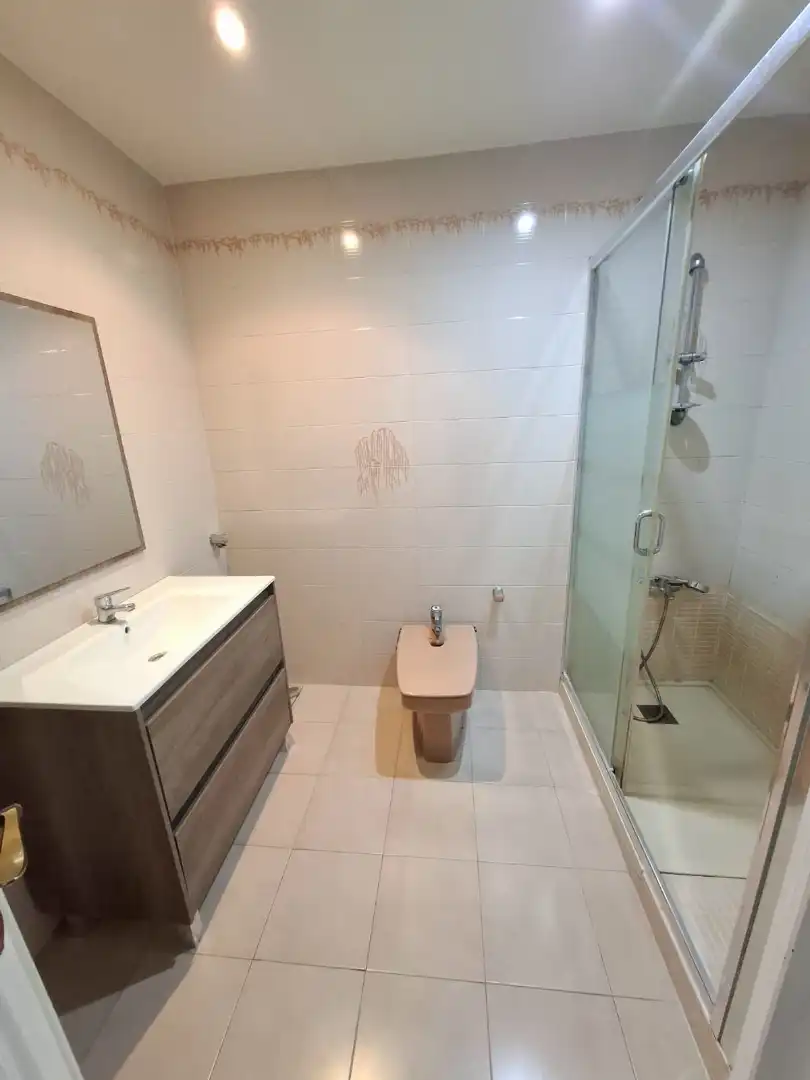 Badezimmer von Wohnung zum Verkauf in Valencia mit Möbliert und Balkon