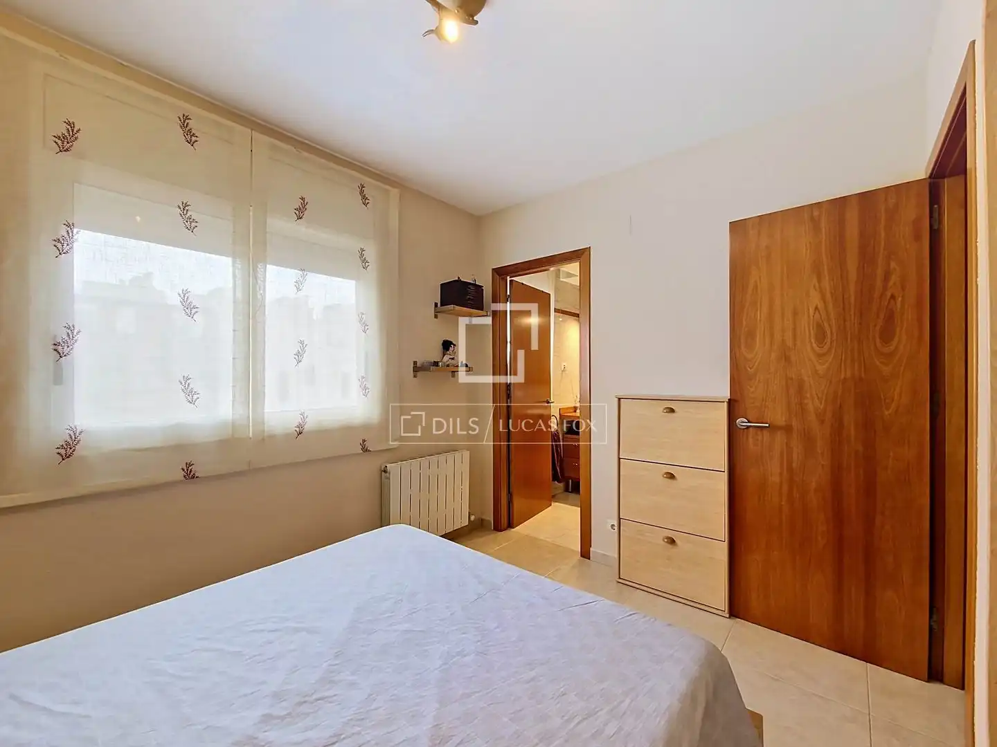 Schlafzimmer von Haus oder Chalet zum Verkauf in Cubelles mit Klimaanlage, Heizung und Privatgarten